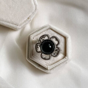 VTG Black Globe Center Flower Ring